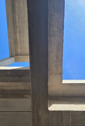 costruzione in cemento e cielo costruzione in cemento e cielo